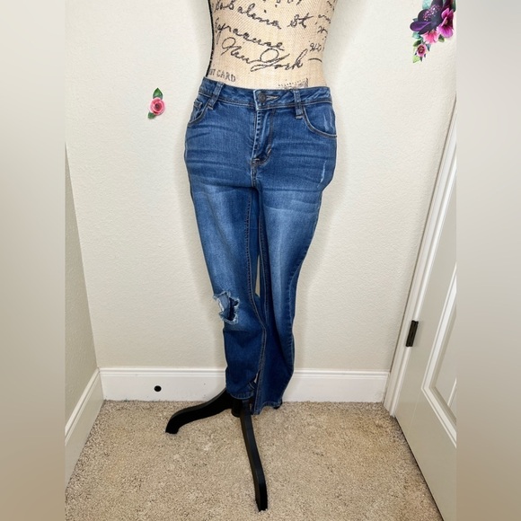 Kensie Effortless Ankle Mid Rise Distressed Style Medium Blue Jeans Size 26 - Picture 2 of 8